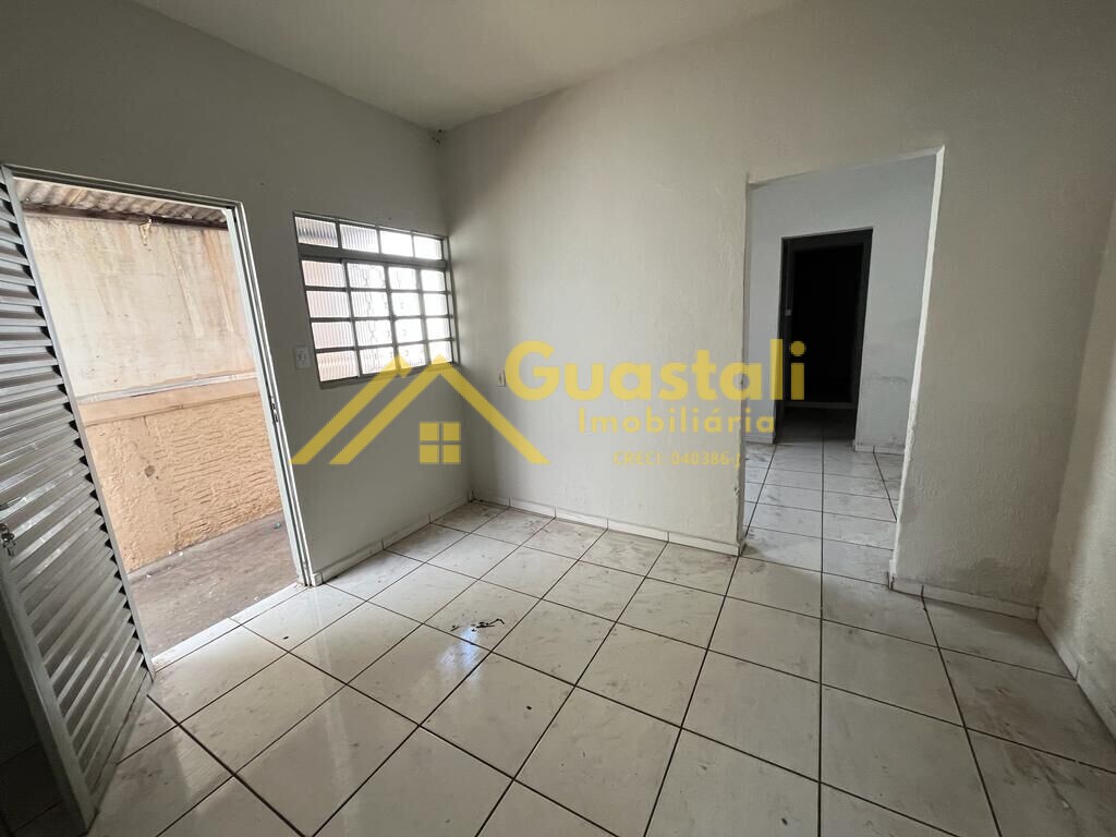 Casa à venda com 2 quartos, 70m² - Foto 2