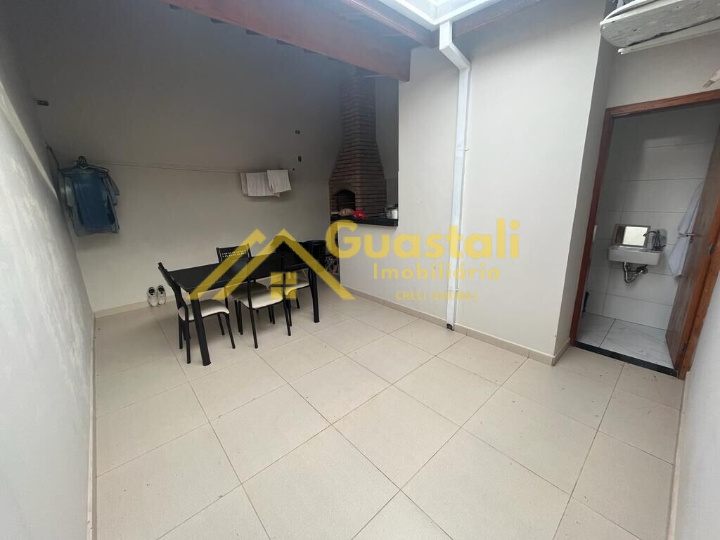 Casa à venda com 2 quartos, 100m² - Foto 11