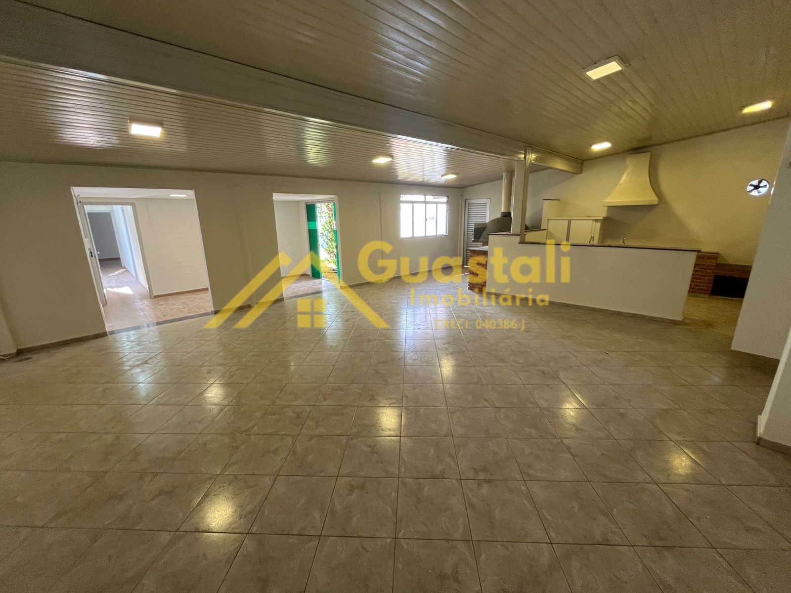 Casa à venda com 2 quartos, 235m² - Foto 3