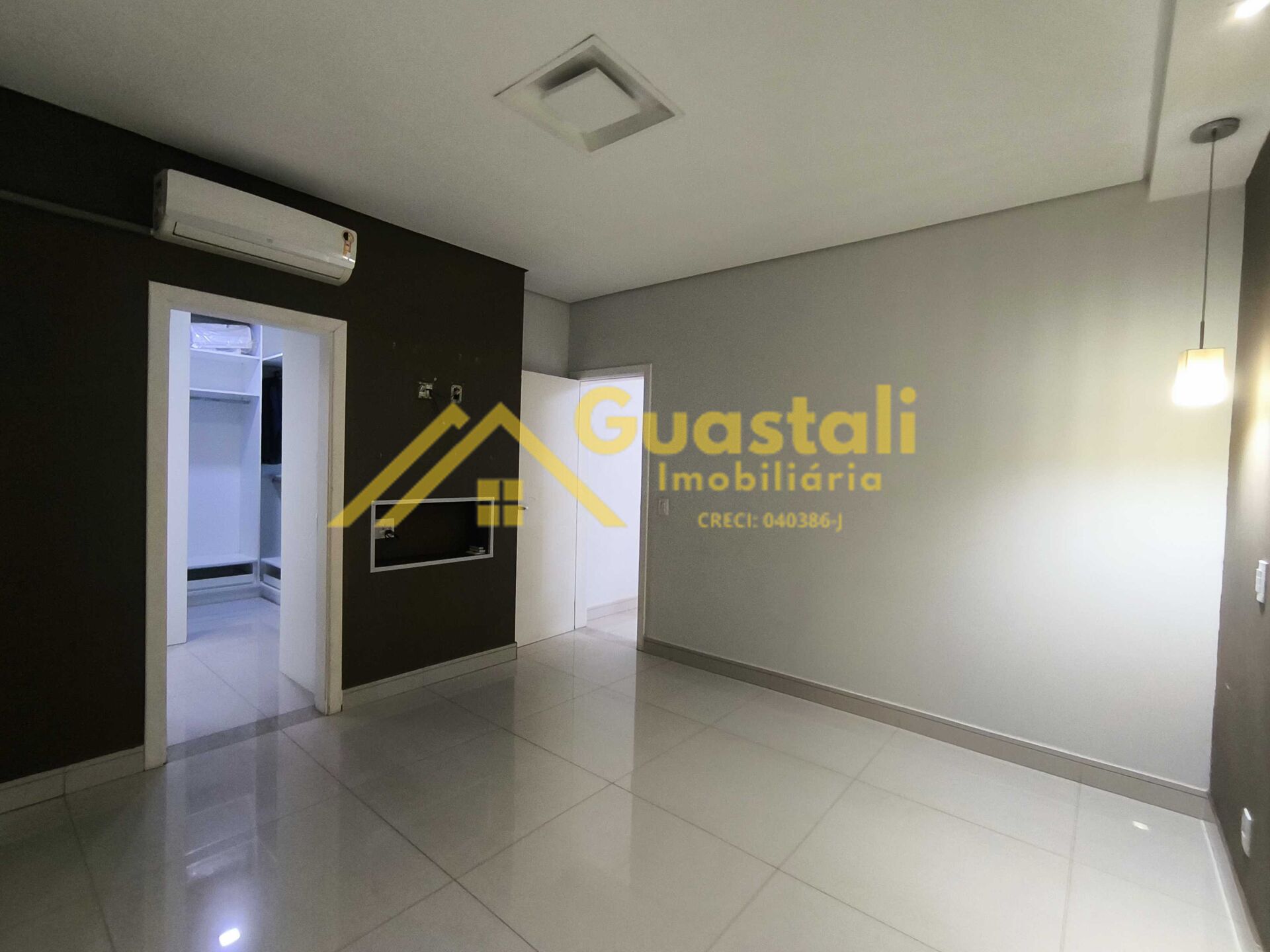 Casa de Condomínio à venda com 3 quartos, 250m² - Foto 4