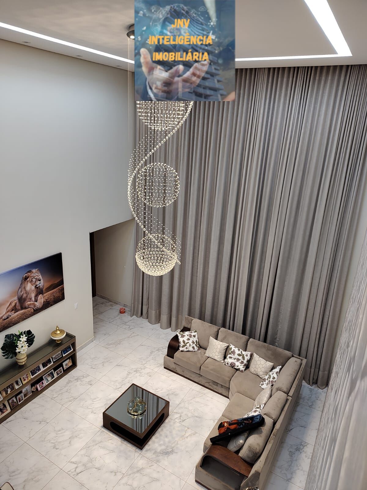 Casa à venda com 6 quartos, 600m² - Foto 1