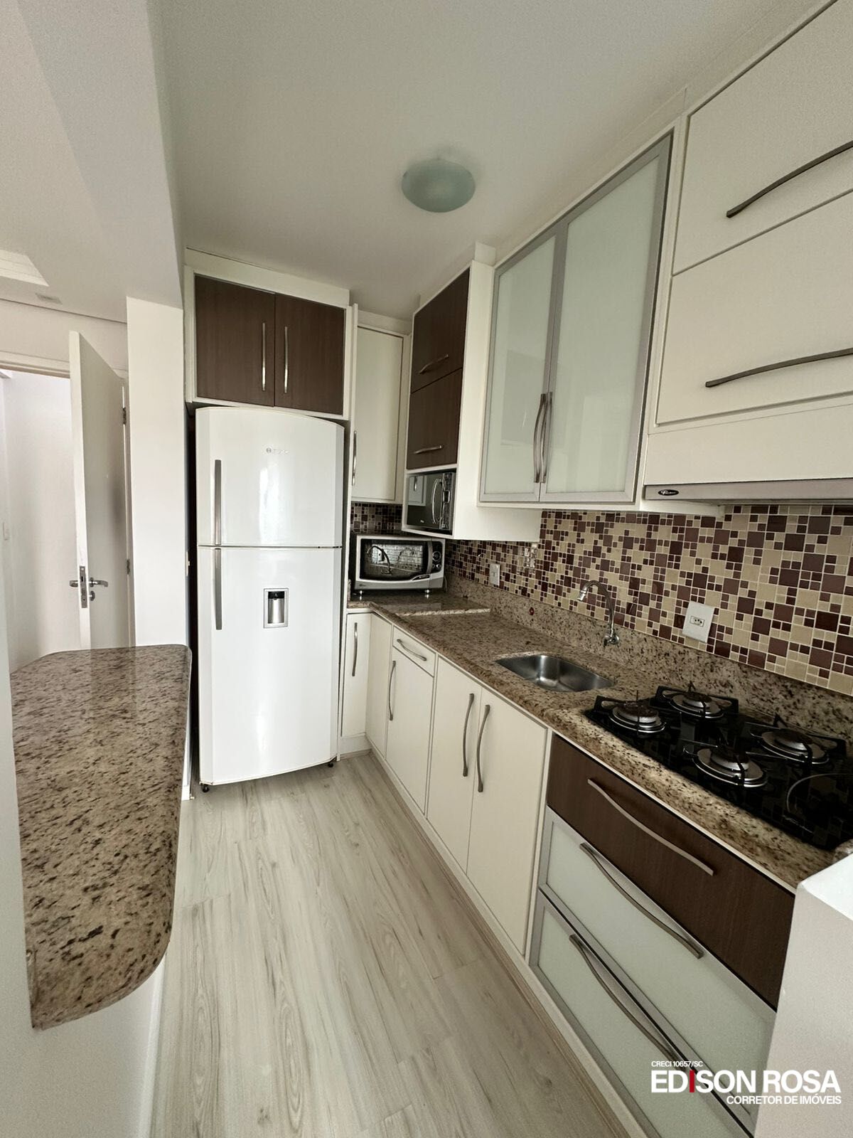 Apartamento à venda em Areias, São José SC - 2 quartos, Semi Mobiliado com Elevador mais Vaga Livre e Coberta.