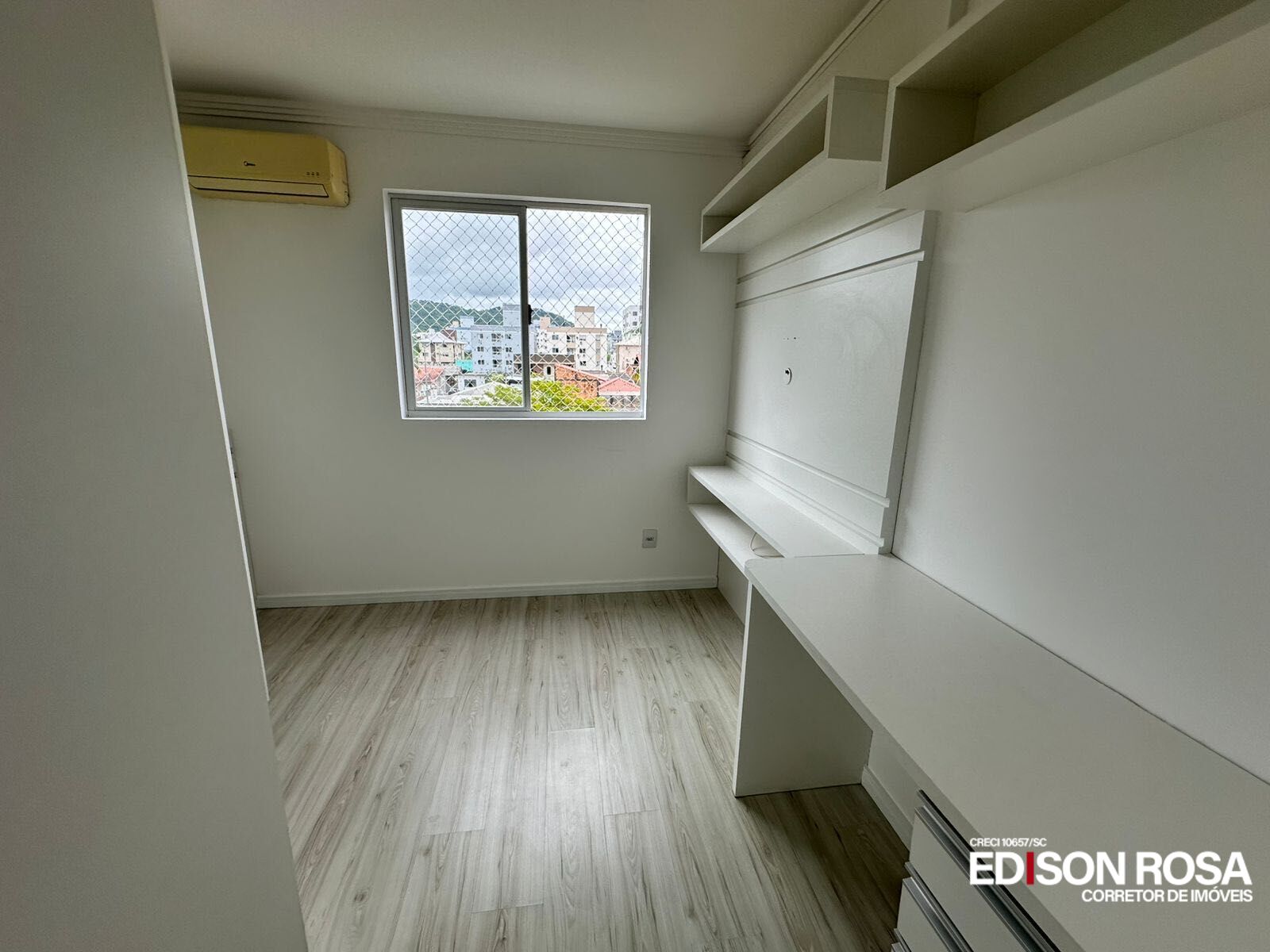 Apartamento à venda em Areias, São José SC - 2 quartos, Semi Mobiliado com Elevador mais Vaga Livre e Coberta.