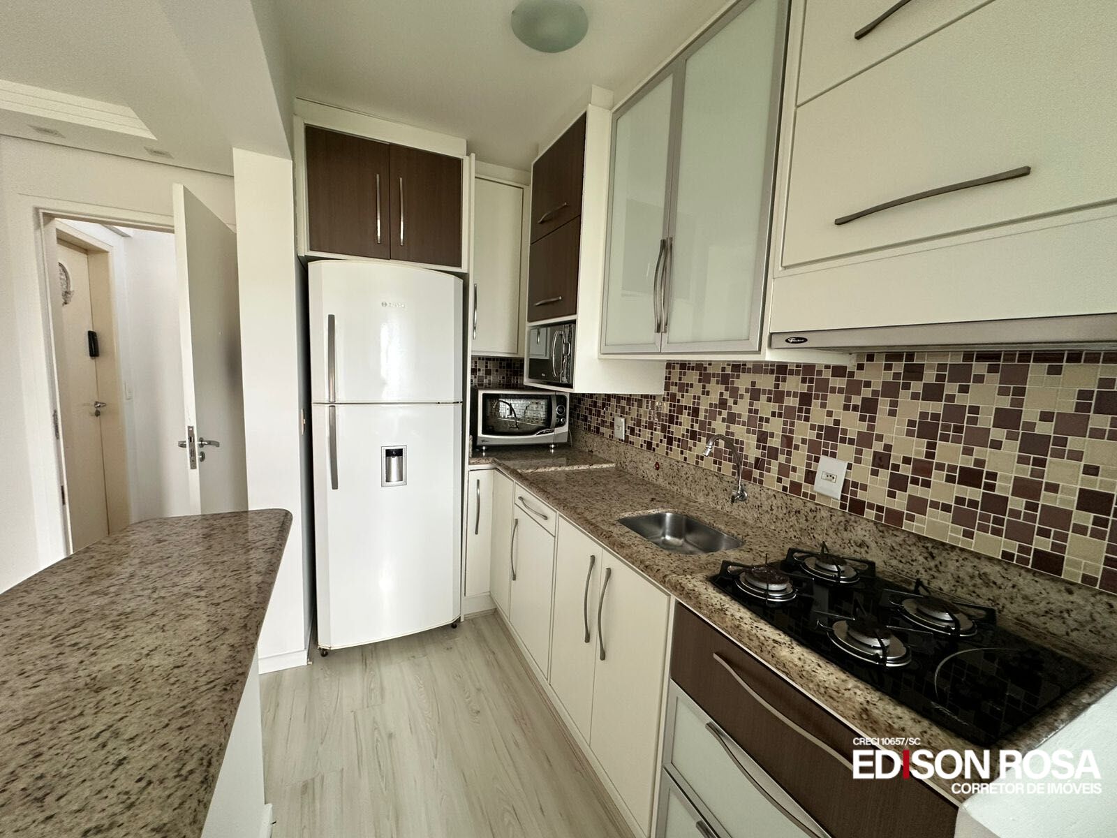 Apartamento à venda em Areias, São José SC - 2 quartos, Semi Mobiliado com Elevador mais Vaga Livre e Coberta.