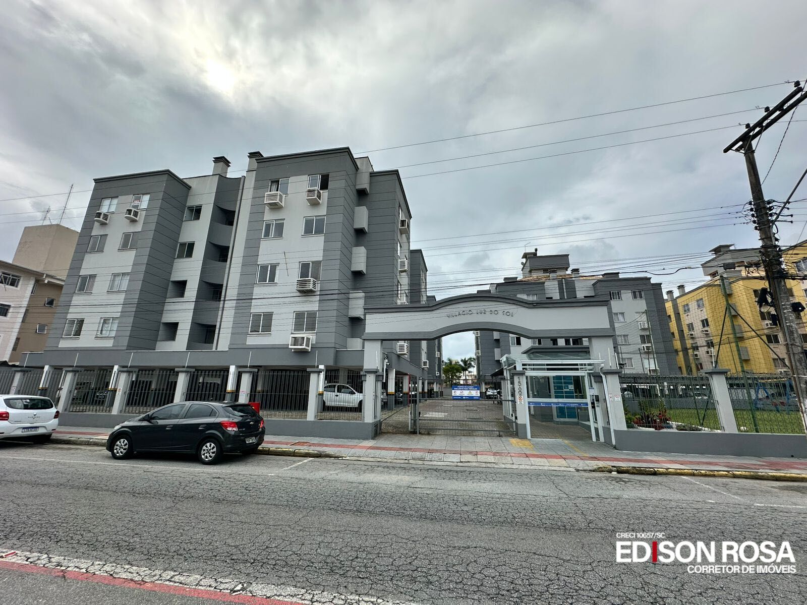 Apartamento à venda em Areias, São José SC - 2 quartos, Semi Mobiliado com Elevador mais Vaga Livre e Coberta.