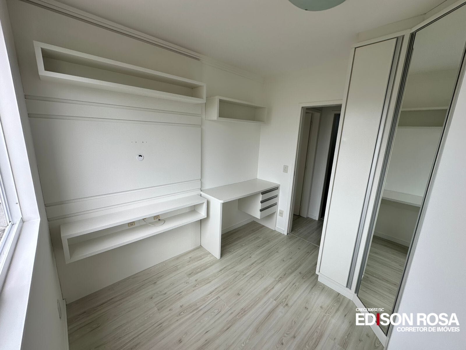 Apartamento à venda em Areias, São José SC - 2 quartos, Semi Mobiliado com Elevador mais Vaga Livre e Coberta.
