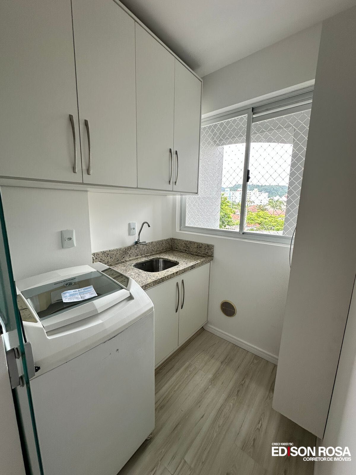 Apartamento à venda em Areias, São José SC - 2 quartos, Semi Mobiliado com Elevador mais Vaga Livre e Coberta.