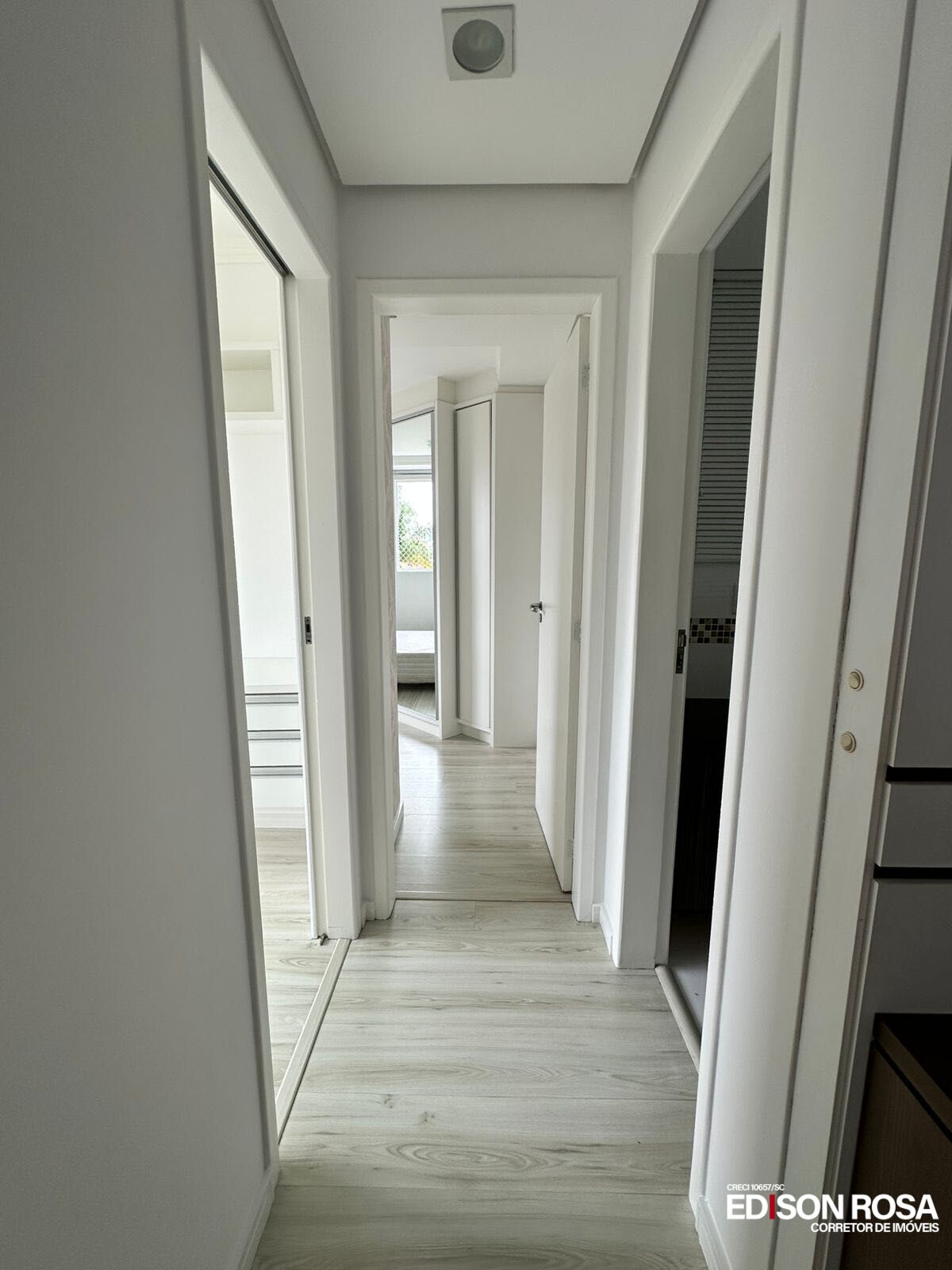 Apartamento à venda em Areias, São José SC - 2 quartos, Semi Mobiliado com Elevador mais Vaga Livre e Coberta.