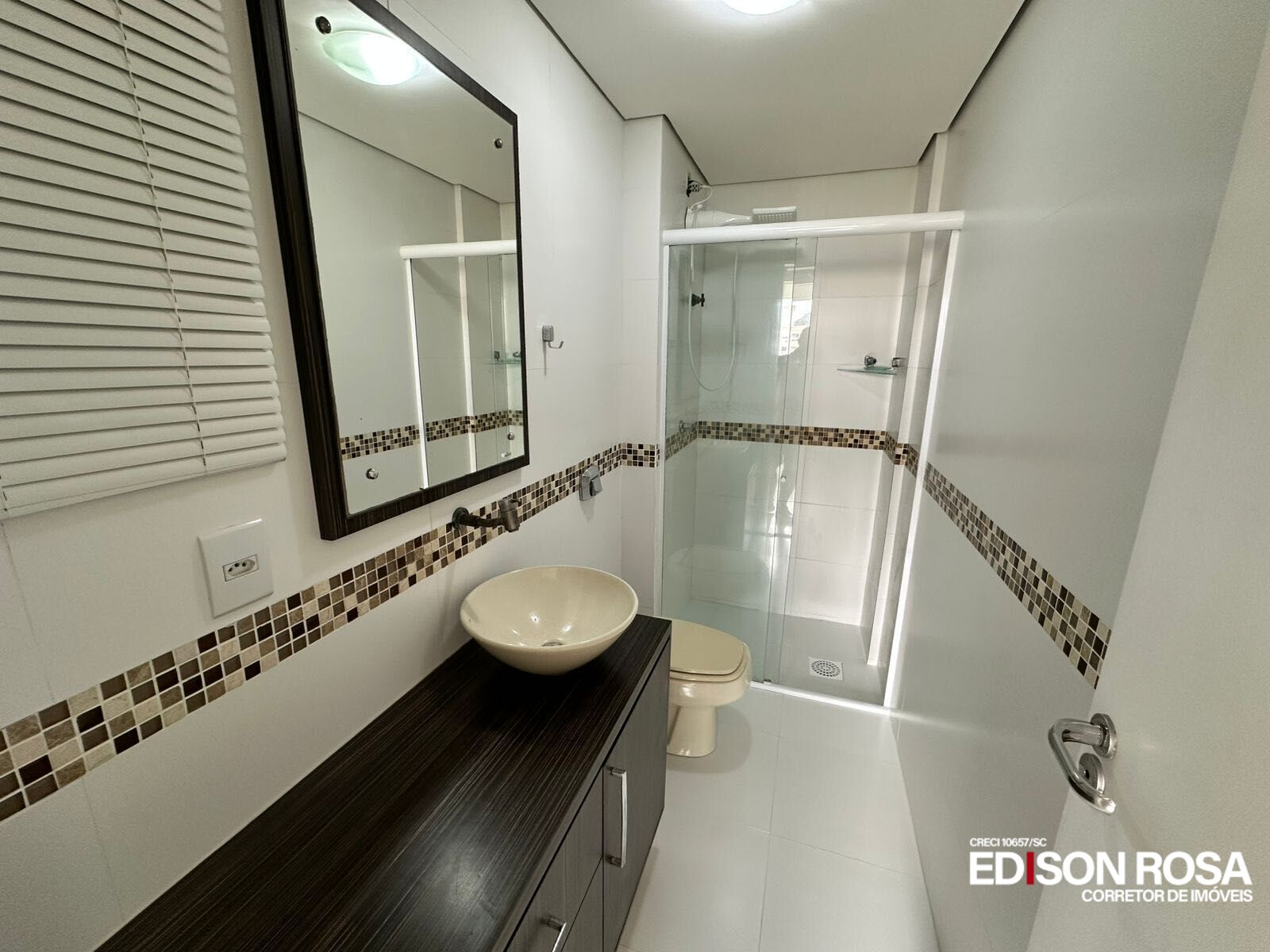 Apartamento à venda em Areias, São José SC - 2 quartos, Semi Mobiliado com Elevador mais Vaga Livre e Coberta.