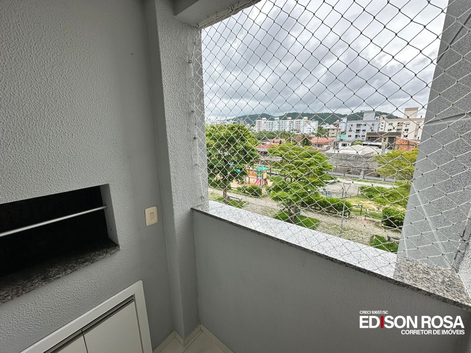 Apartamento à venda em Areias, São José SC - 2 quartos, Semi Mobiliado com Elevador mais Vaga Livre e Coberta.