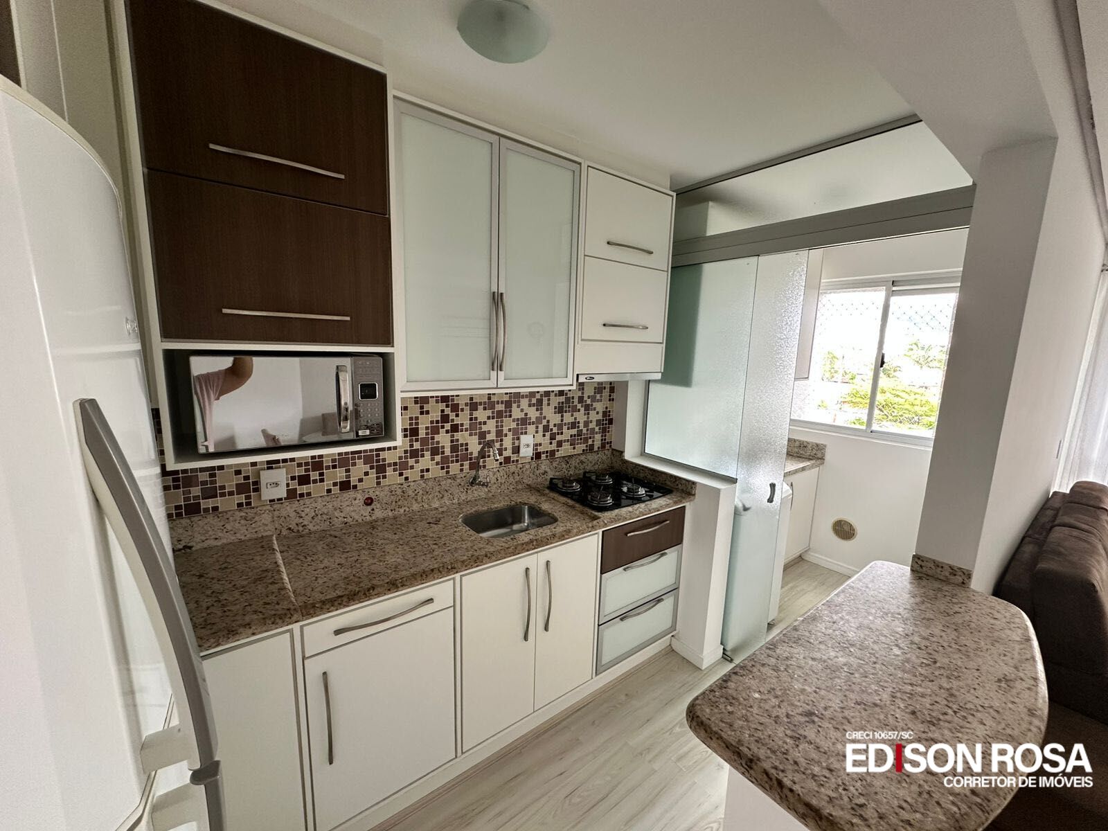 Apartamento à venda em Areias, São José SC - 2 quartos, Semi Mobiliado com Elevador mais Vaga Livre e Coberta.