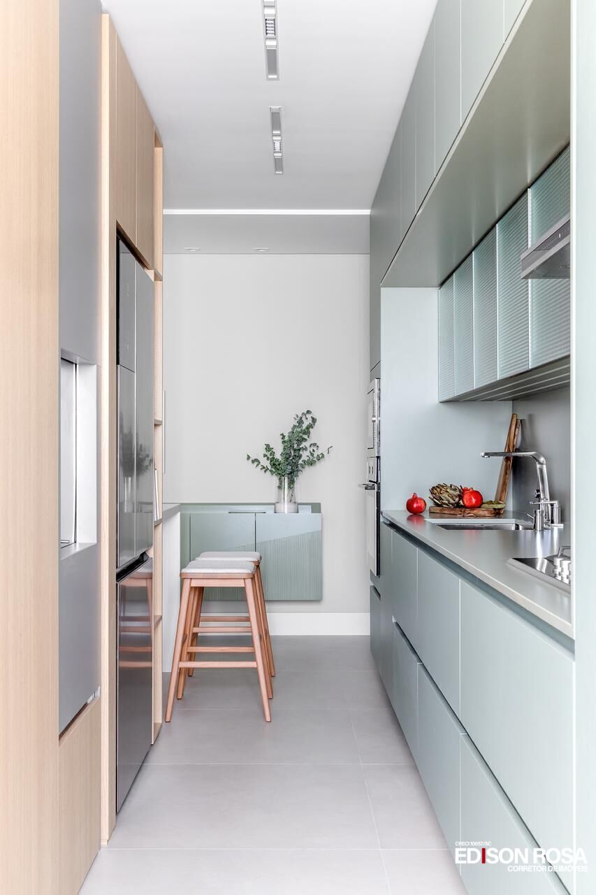 Apartamento Manhattan Home Club à venda em São José SC, Floresta: 3 suítes de 133,05m² com 2 vagas livres mais hobby box de 3,00m² próximo a Florianópolis.