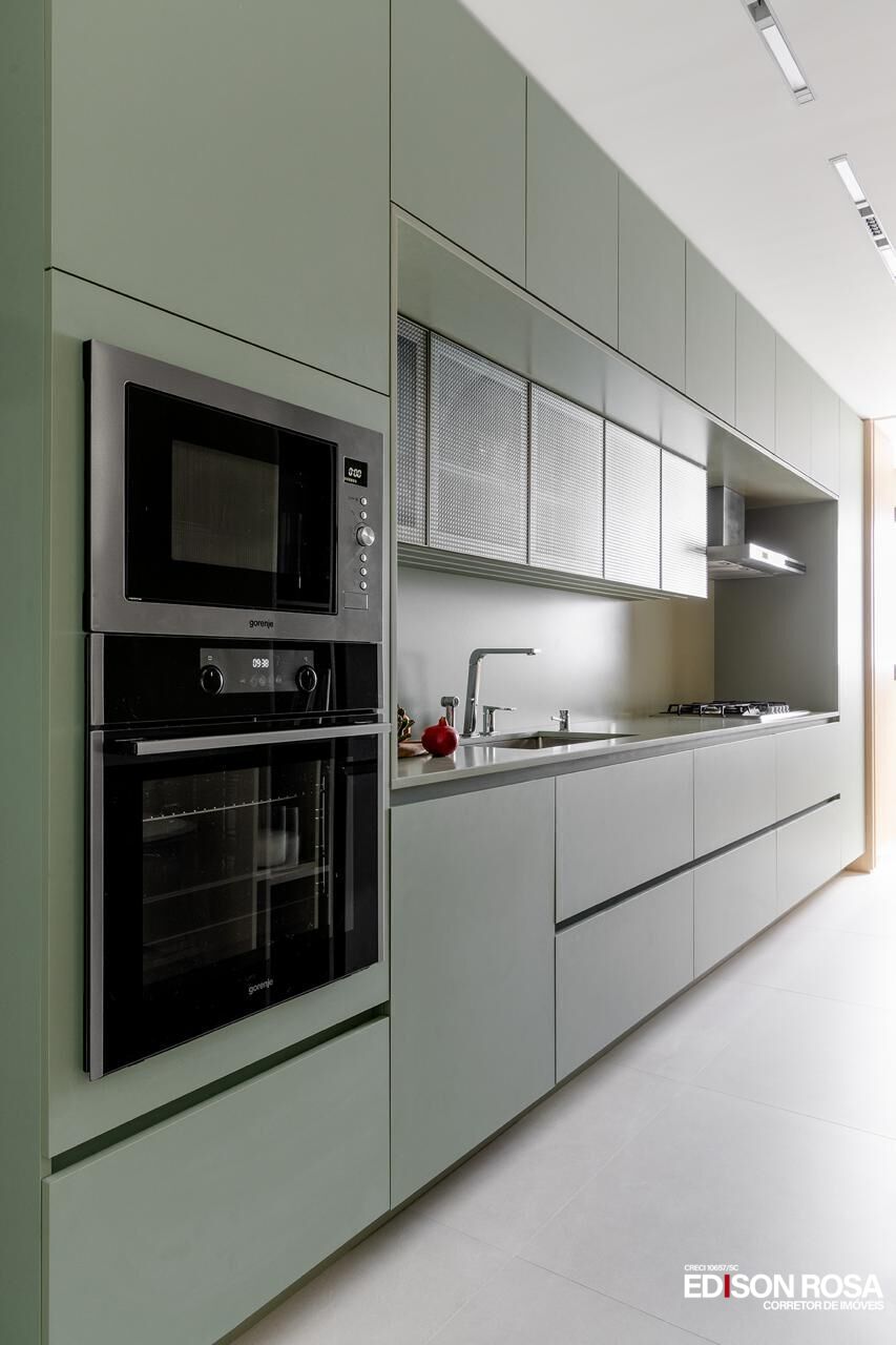 Apartamento Manhattan Home Club à venda em São José SC, Floresta: 3 suítes de 133,05m² com 2 vagas livres mais hobby box de 3,00m² próximo a Florianópolis.