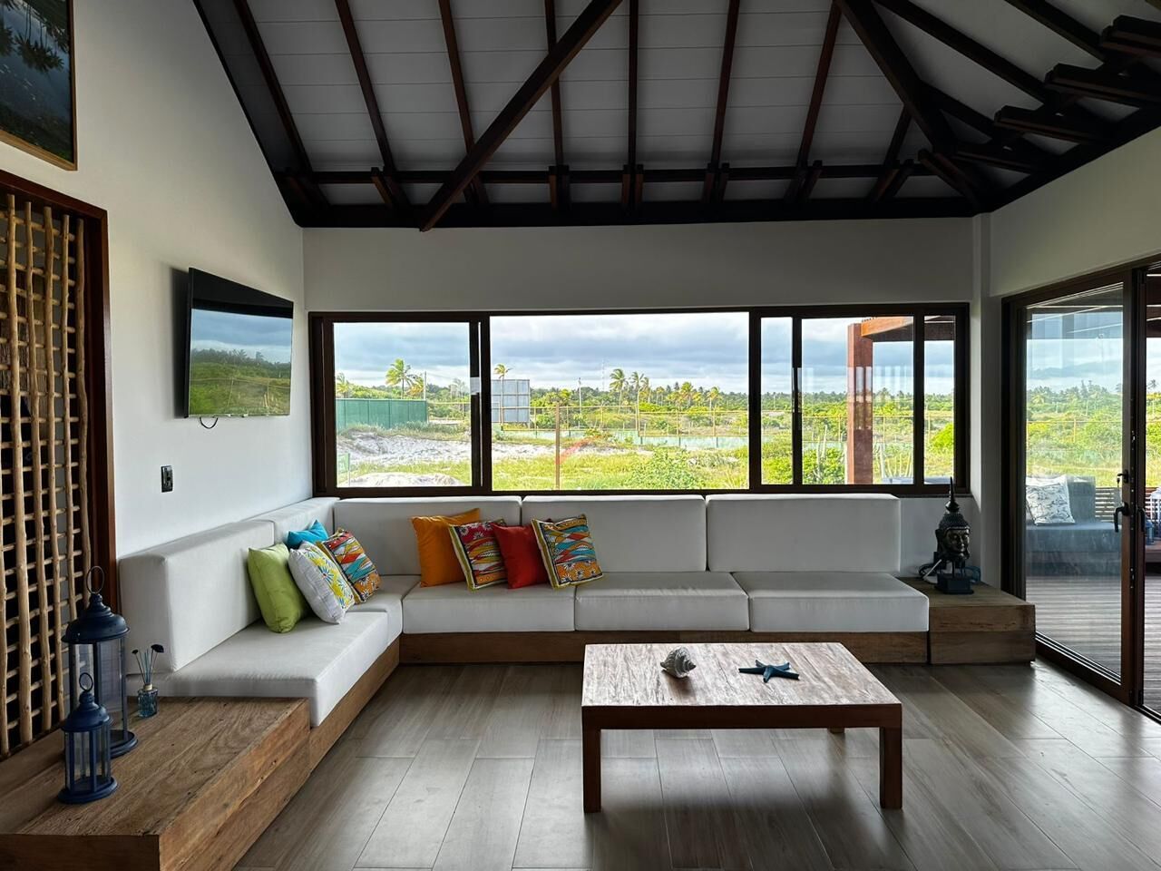 Casa de Condomínio à venda com 4 quartos, 240m² - Foto 2