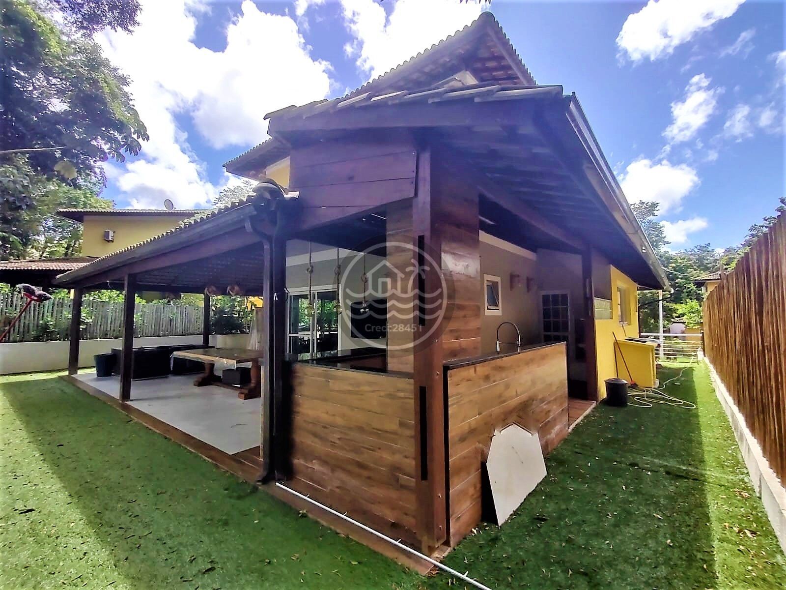 Casa de Condomínio à venda com 3 quartos, 220m² - Foto 2