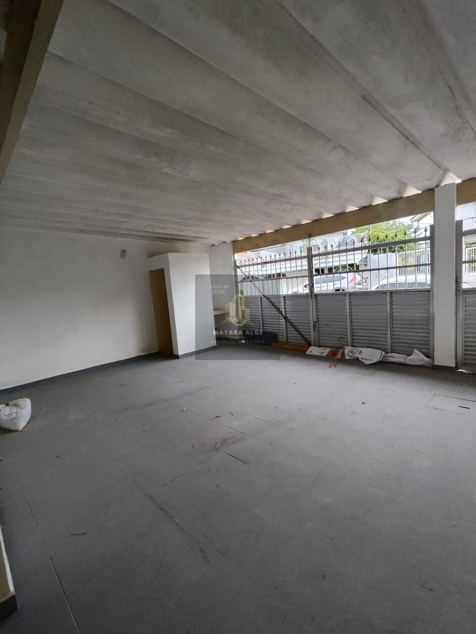 CASA COM EDICULA EM CIMA