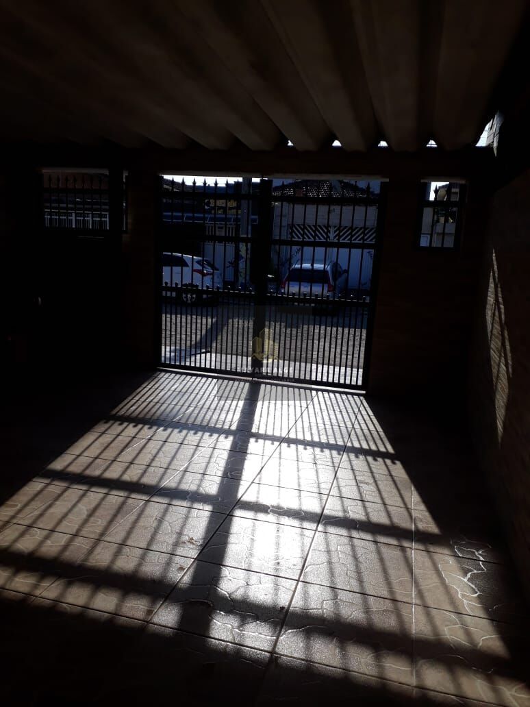 Casa com garagem no Esplanada dos Barreiros em São Vicente para venda