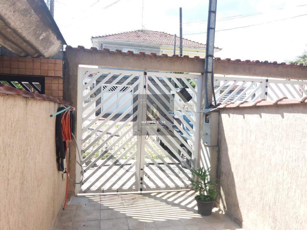 Casa Sobreposta baixa, entrada e garagem individual