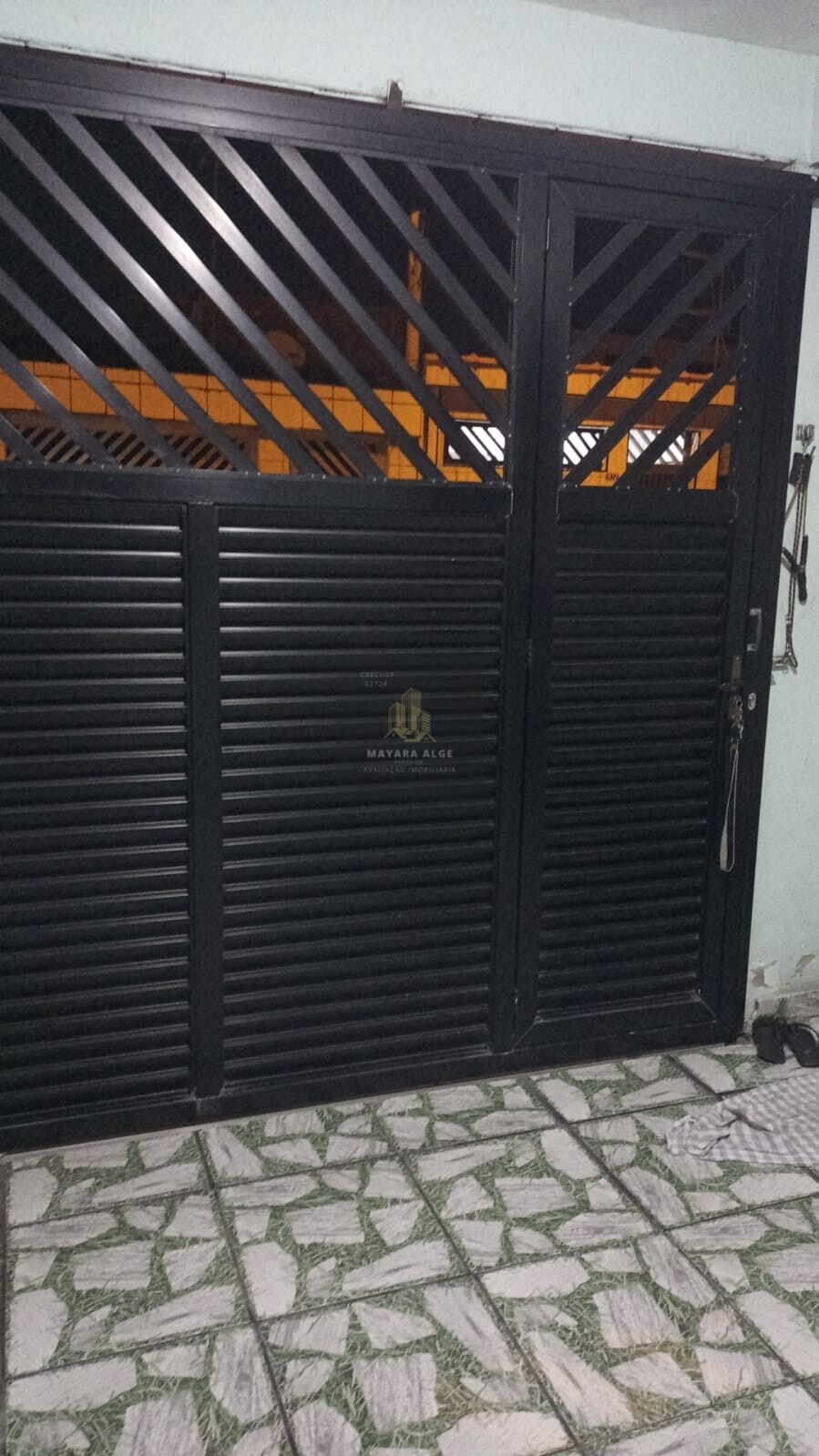 Casa com garagem no Conjunto Residencial Humaitá em São Vicente para venda