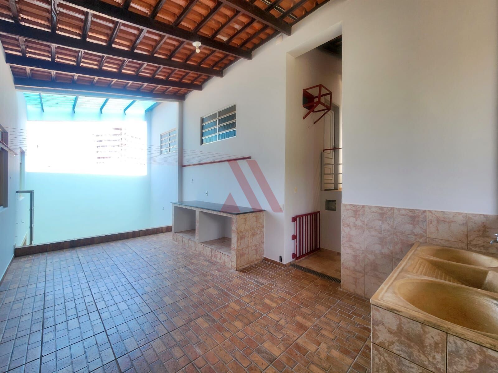 Sobrado, 11 quartos, 303 m² - Foto 5