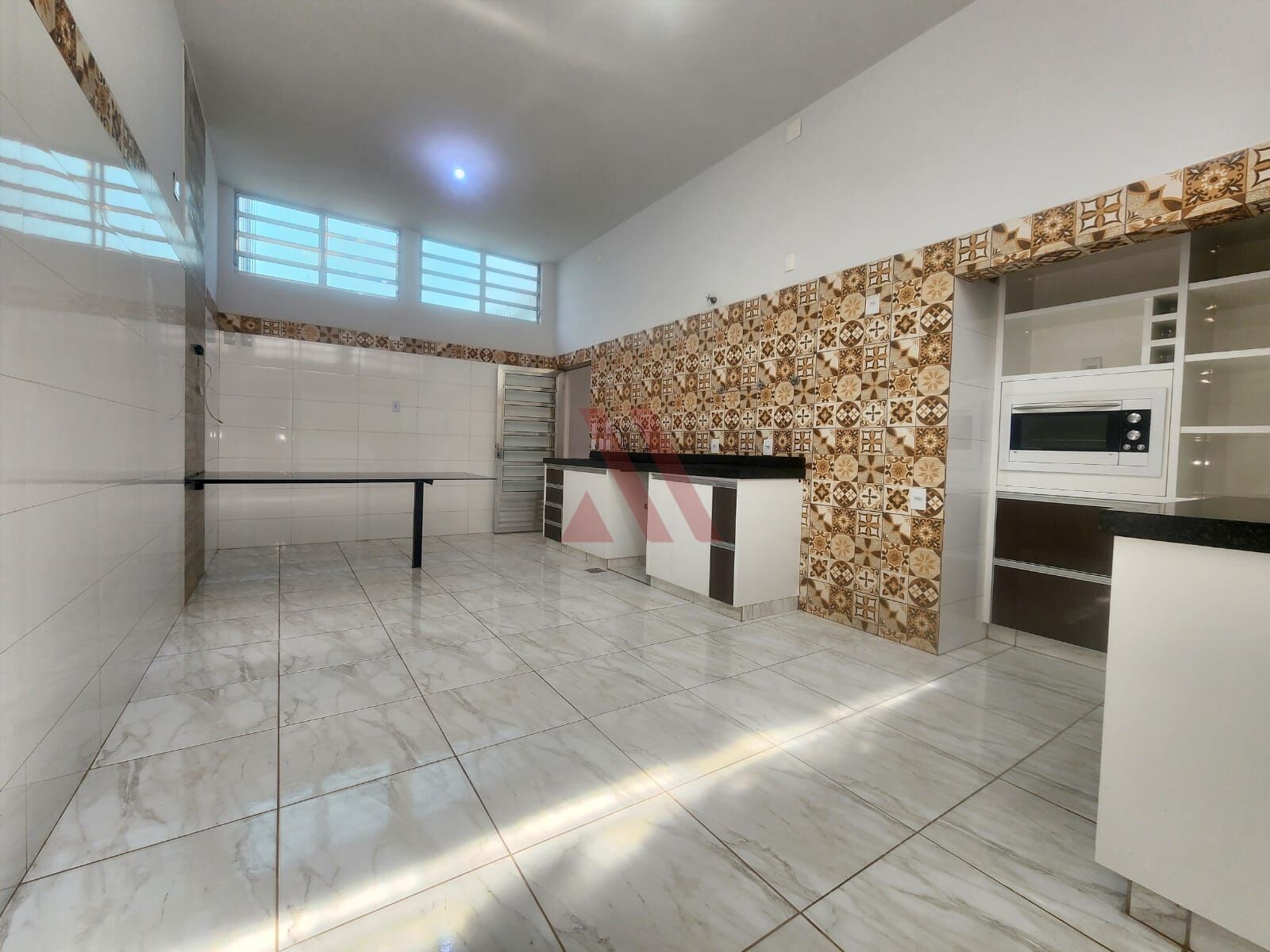 Sobrado, 11 quartos, 303 m² - Foto 4