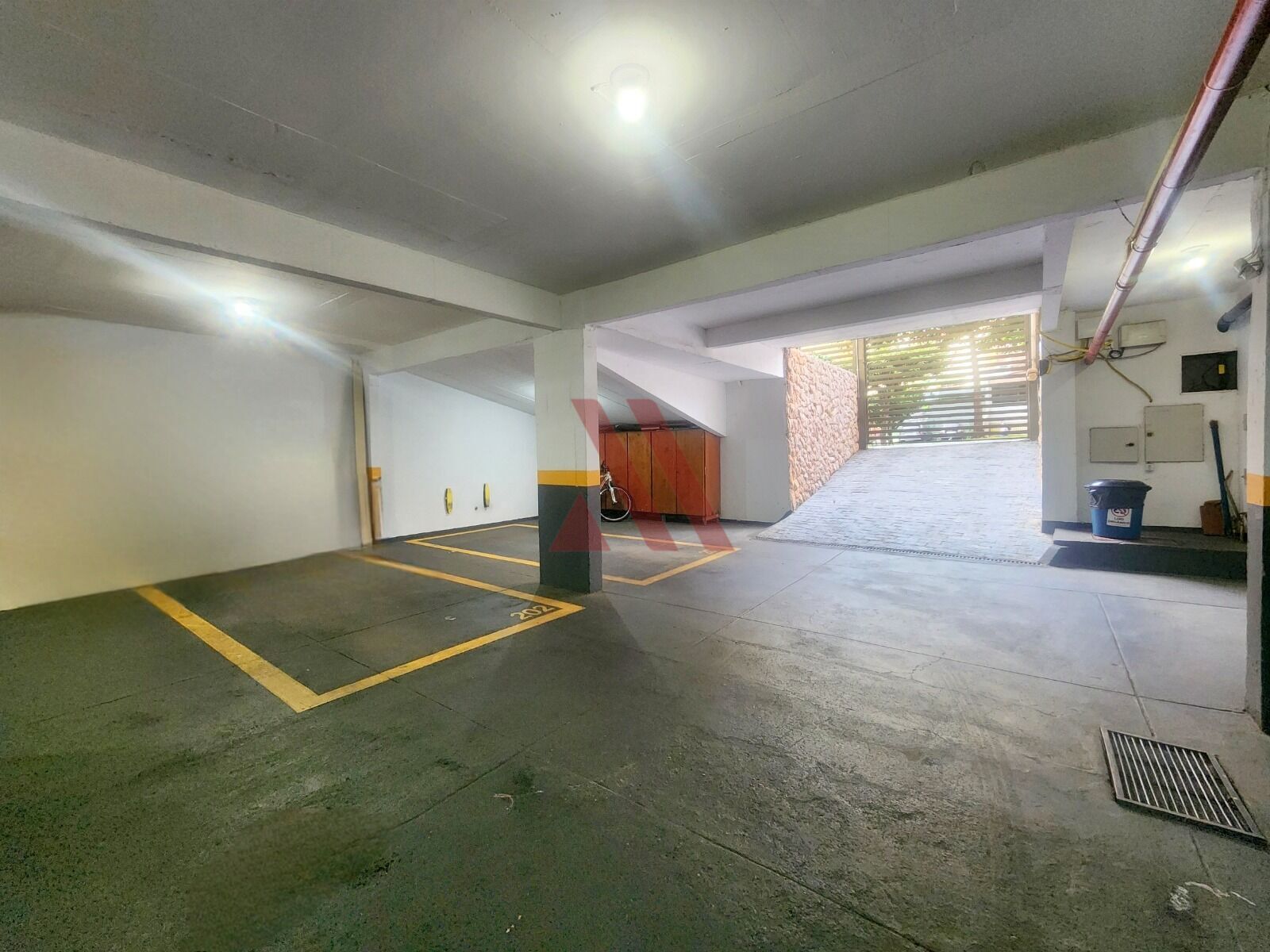 Apartamento para alugar com 2 quartos, 75m² - Foto 9