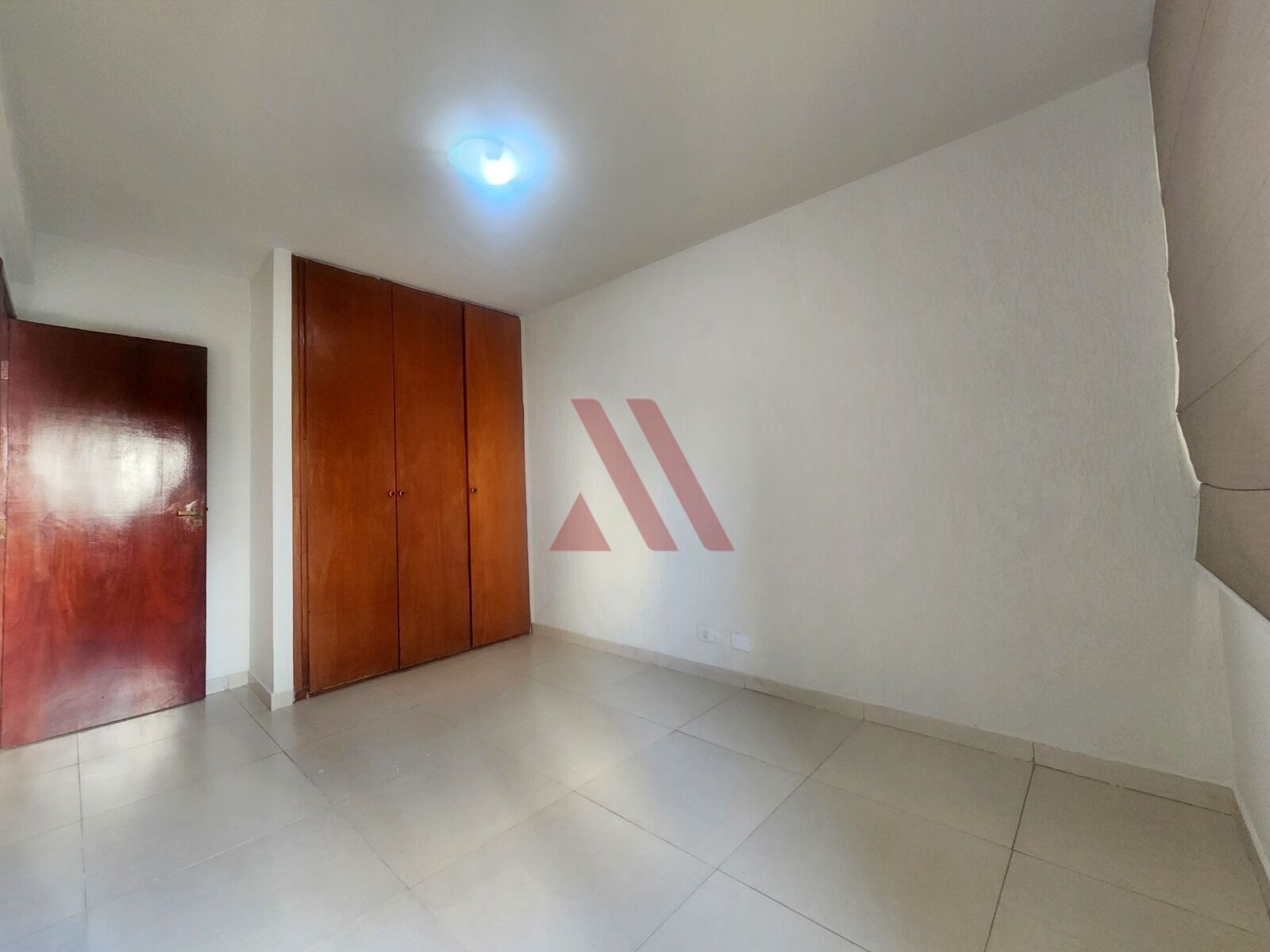 Apartamento para alugar com 2 quartos, 75m² - Foto 4