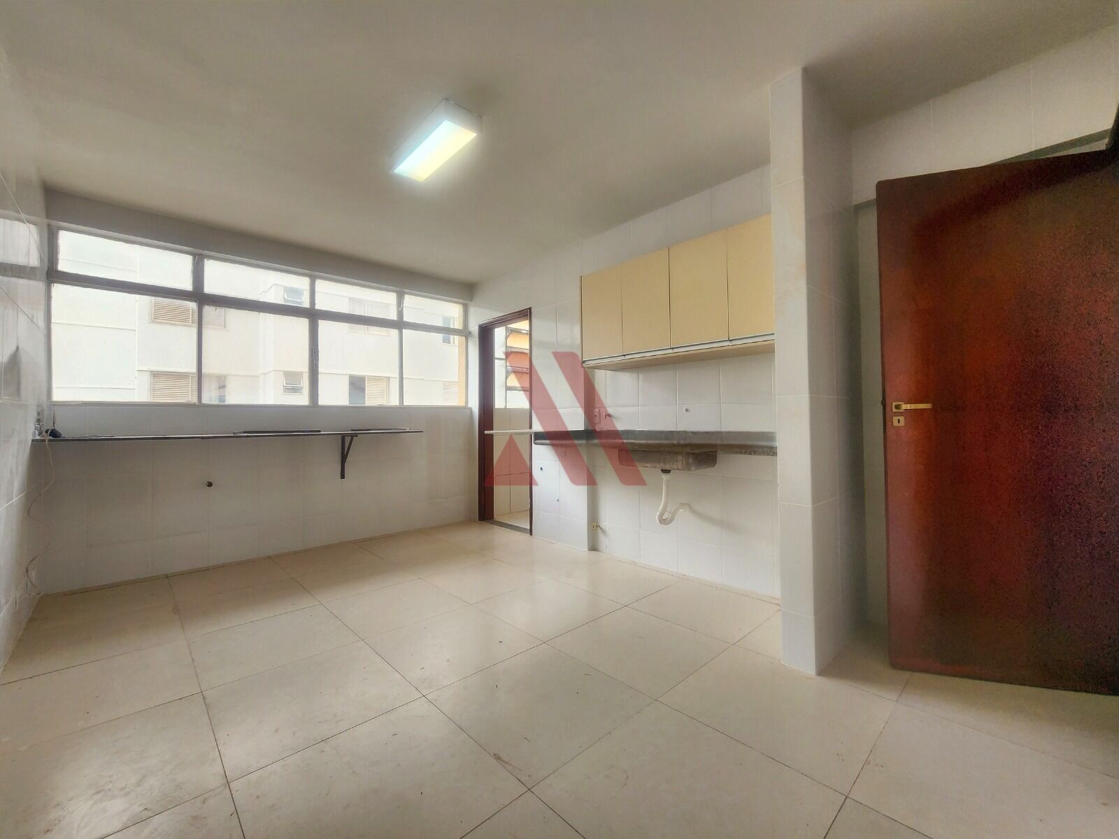 Apartamento para alugar com 2 quartos, 75m² - Foto 2