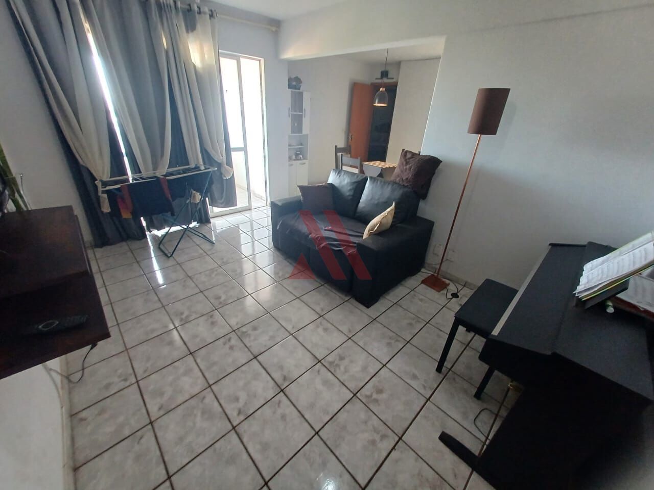 Apartamento à venda com 3 quartos, 93m² - Foto 2