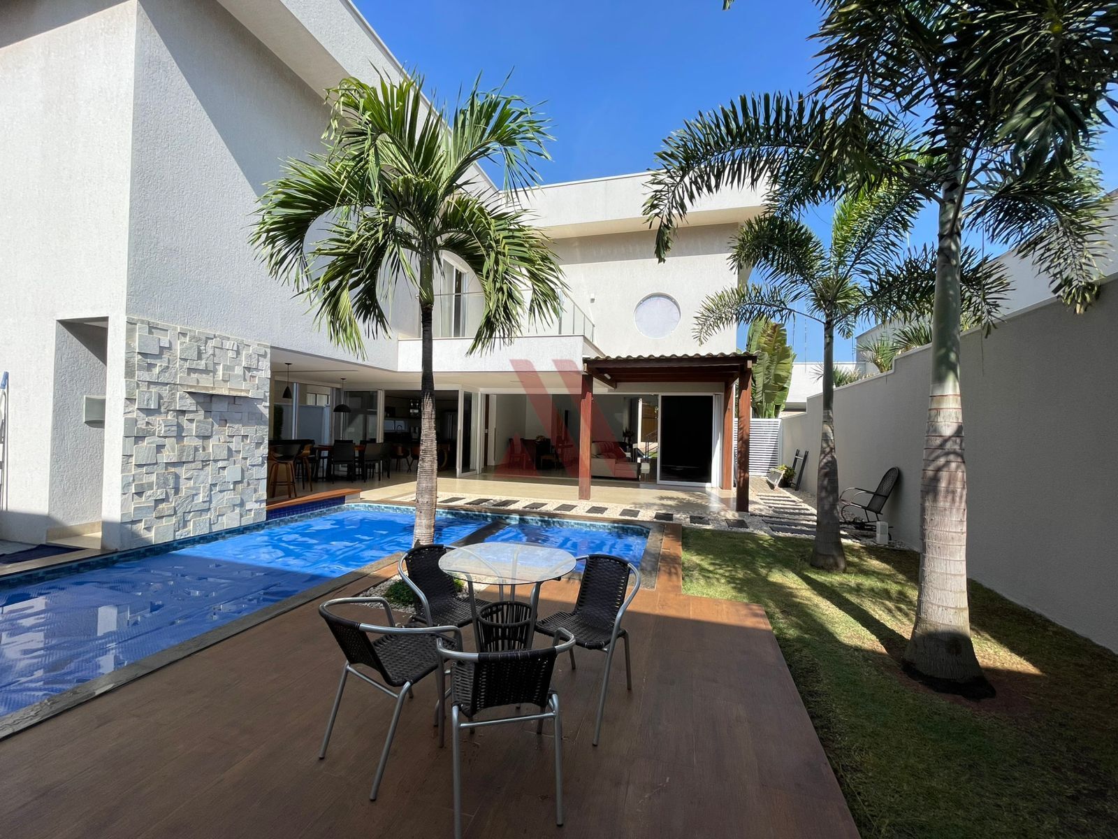 Sobrado, 3 quartos, 269 m² - Foto 1