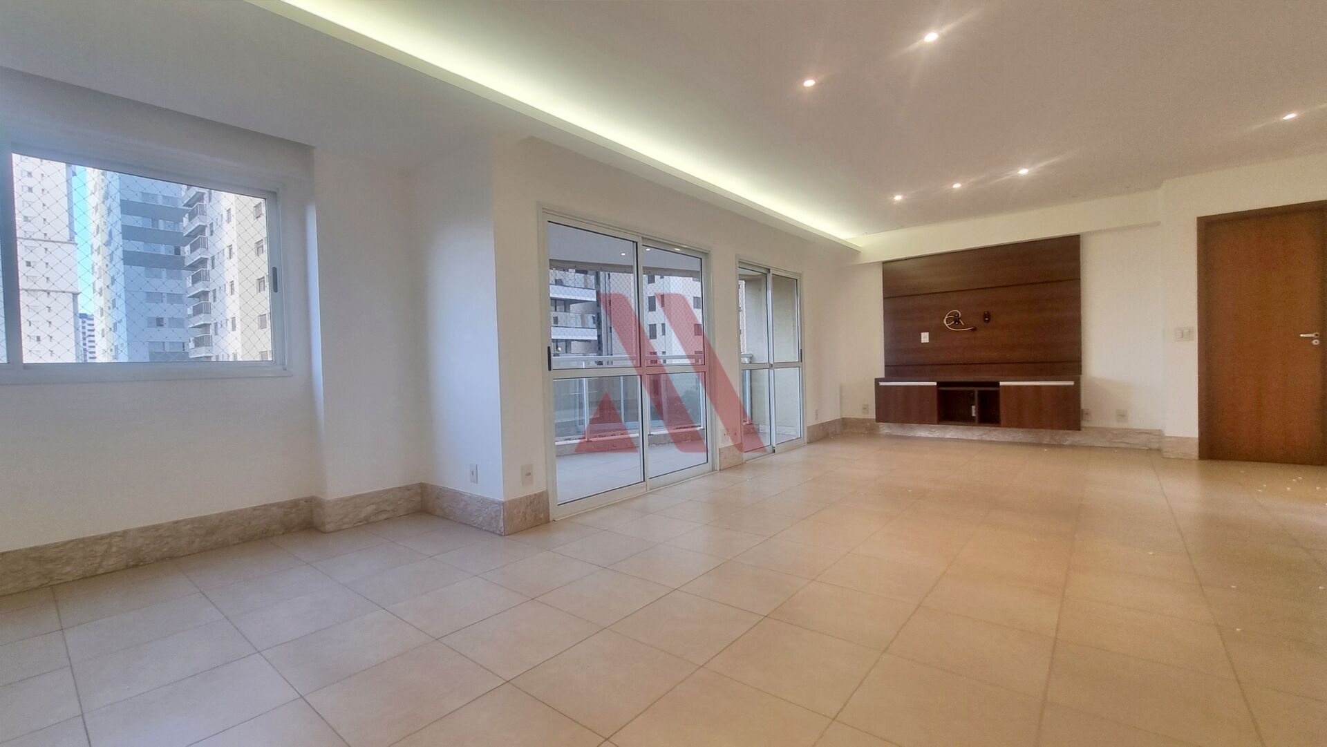 Apartamento para alugar com 3 quartos, 130m² - Foto 3