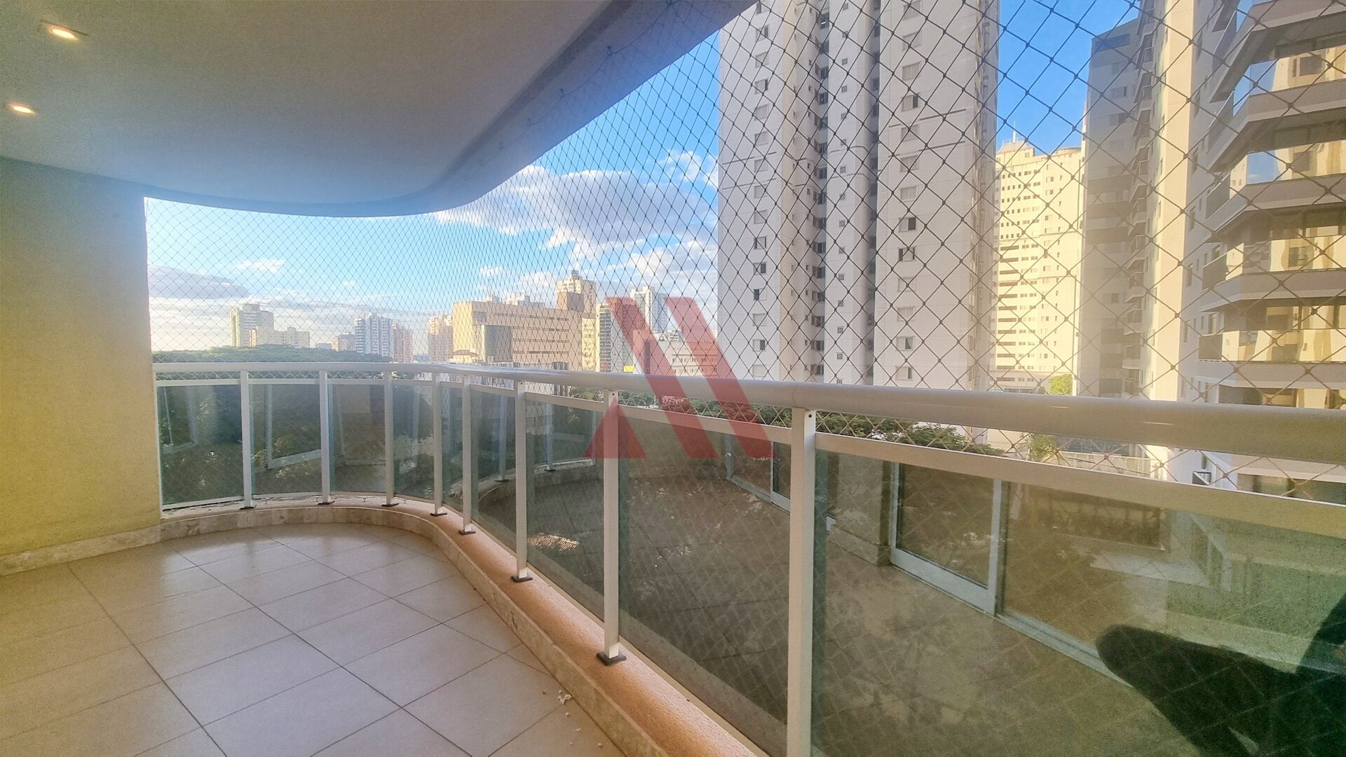 Apartamento para alugar com 3 quartos, 130m² - Foto 2