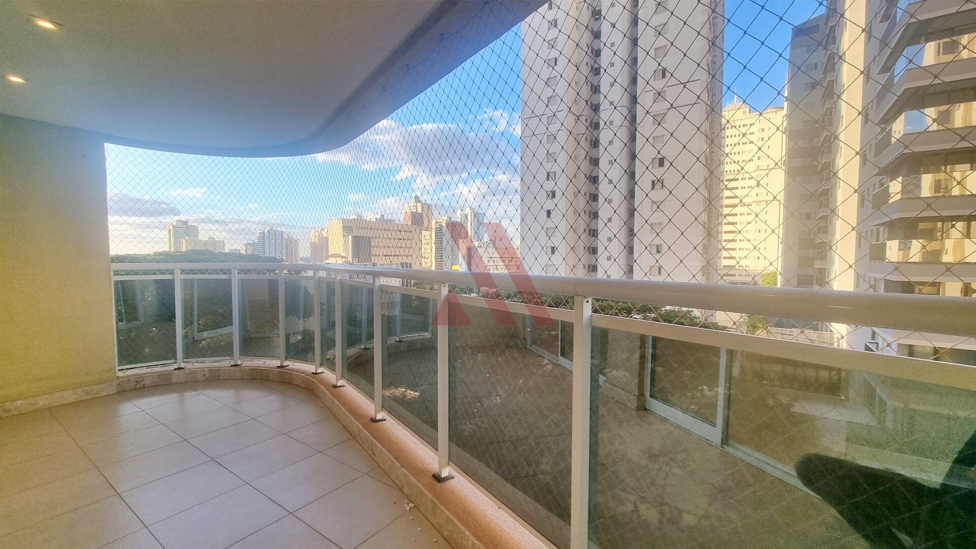 Apartamento para alugar com 3 quartos, 130m² - Foto 2