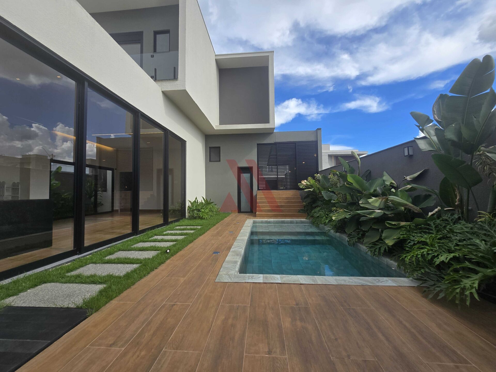 Casa, 3 quartos, 244 m² - Foto 1