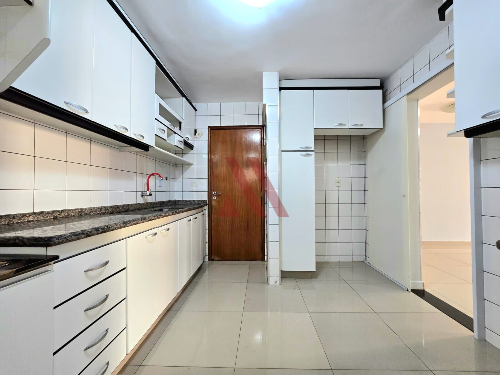 Apartamento para alugar com 3 quartos, 110m² - Foto 14