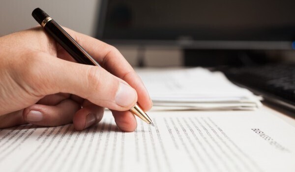 O que você deve observar antes de assinar um contrato de compra e venda?