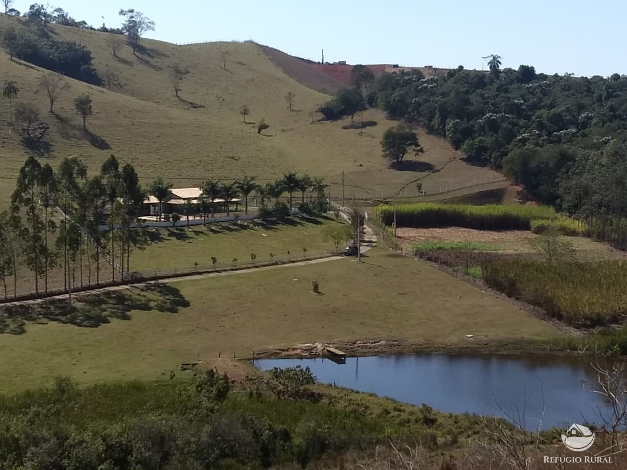 Fazenda à venda com 2 quartos, 242000m² - Foto 1