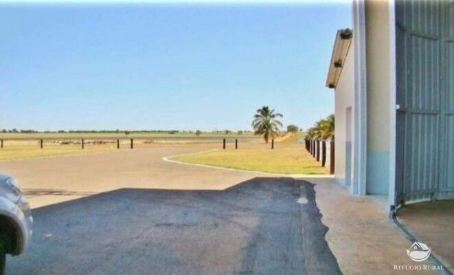 Fazenda à venda com 50 quartos, 118290000m² - Foto 13