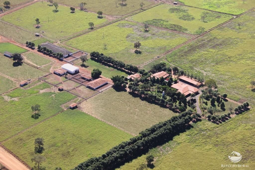 Fazenda à venda com 11 quartos, 48593600m² - Foto 1