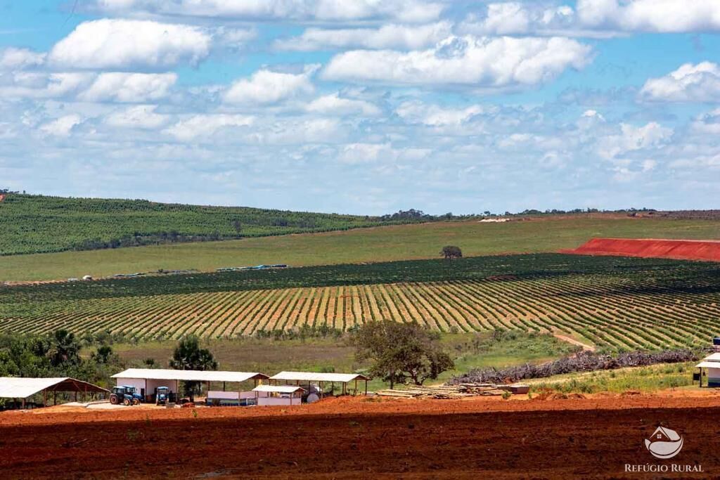 Fazenda à venda com 3 quartos, 30000000m² - Foto 1