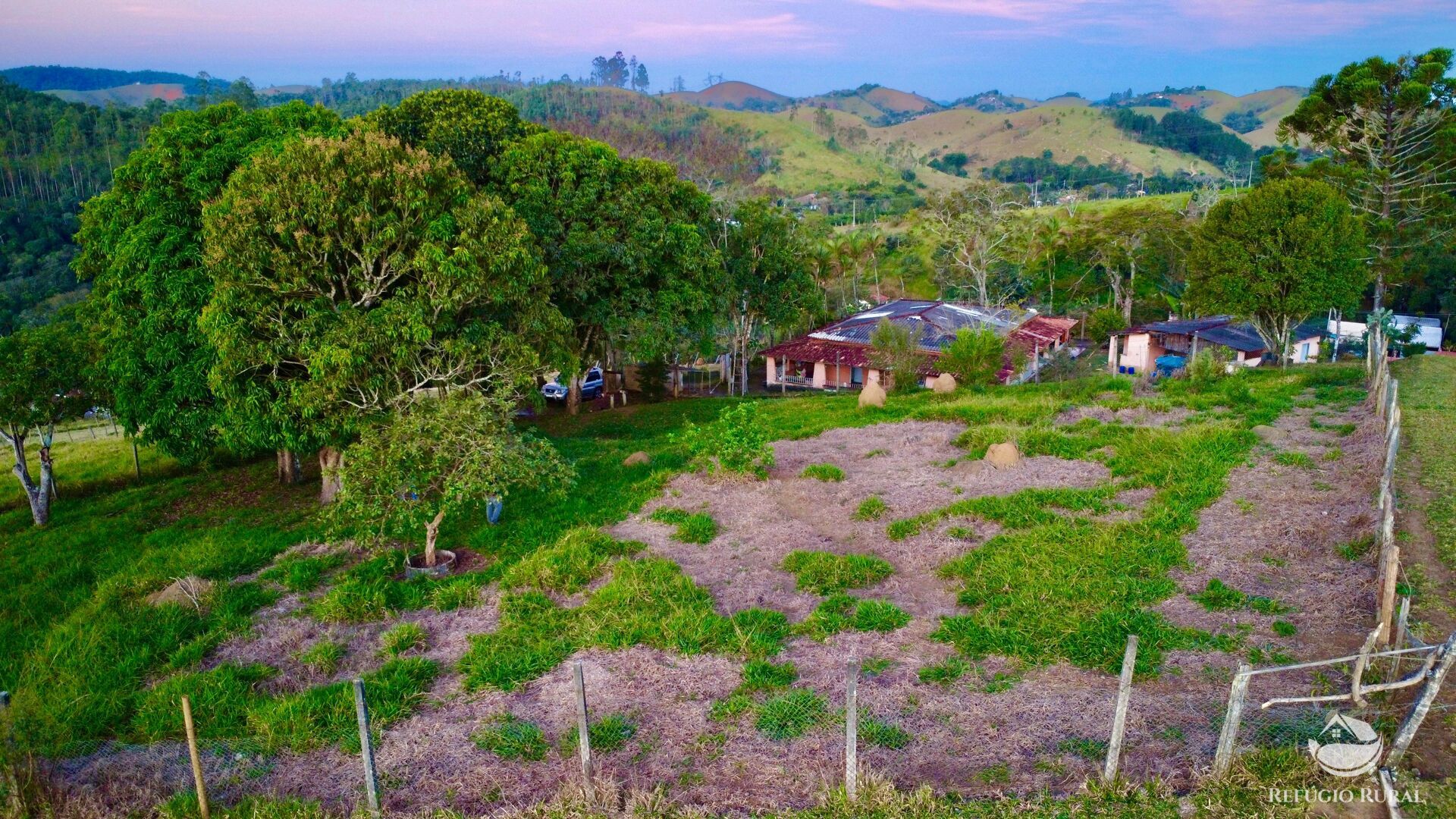 Chácara à venda com 3 quartos, 1300m² - Foto 12