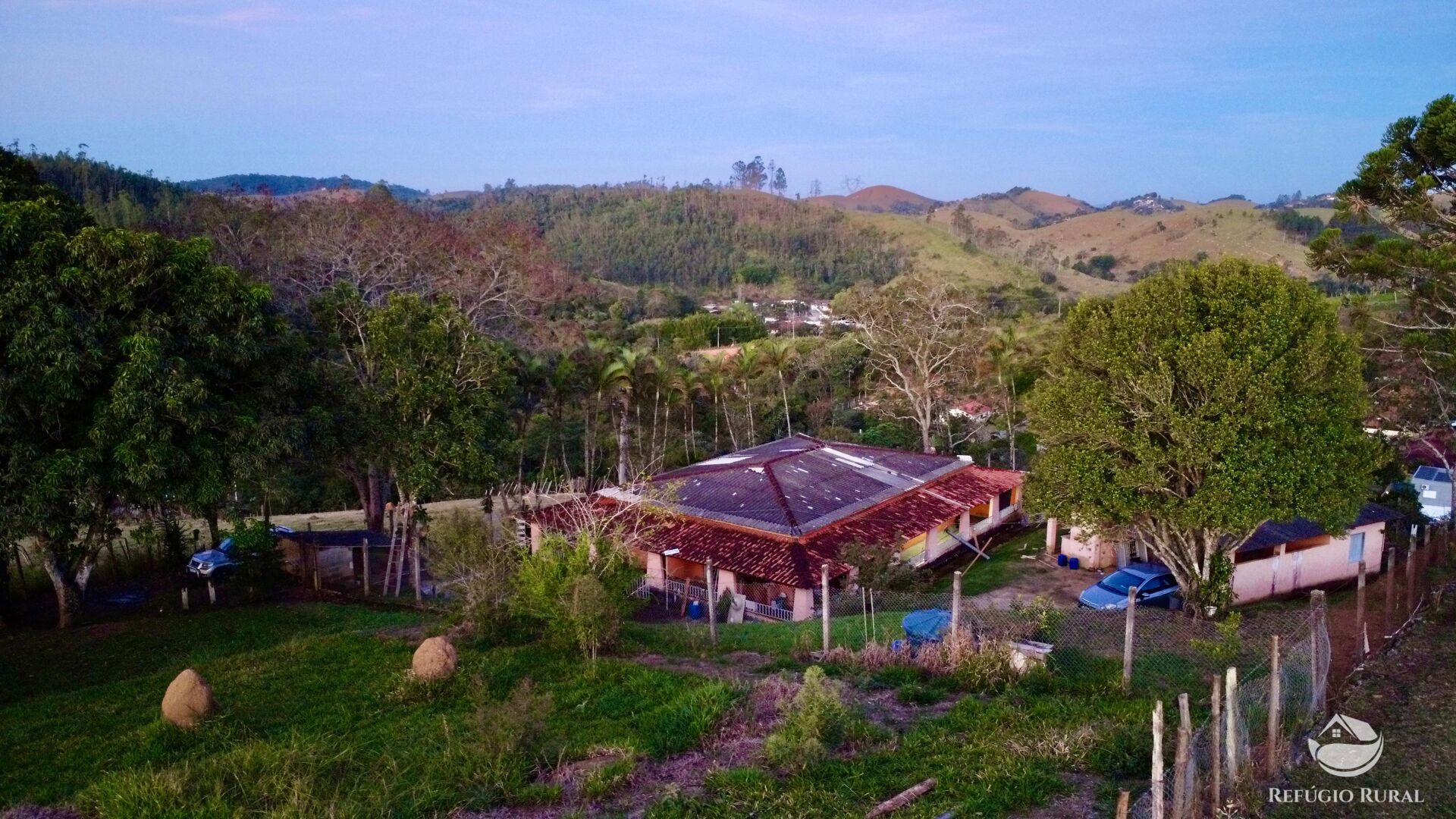 Chácara à venda com 3 quartos, 1300m² - Foto 4