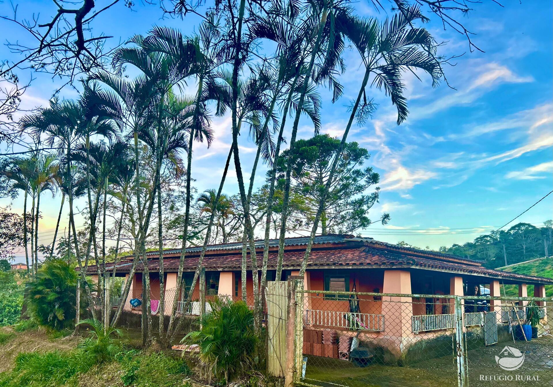Chácara à venda com 3 quartos, 1300m² - Foto 2
