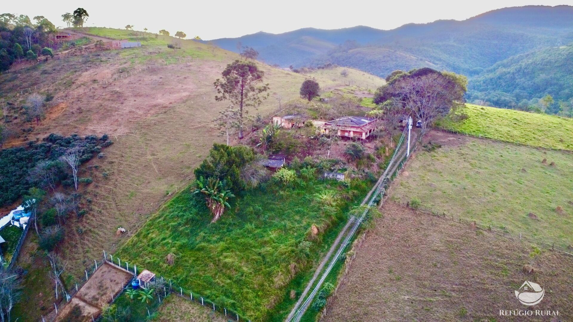 Chácara à venda com 3 quartos, 1300m² - Foto 48