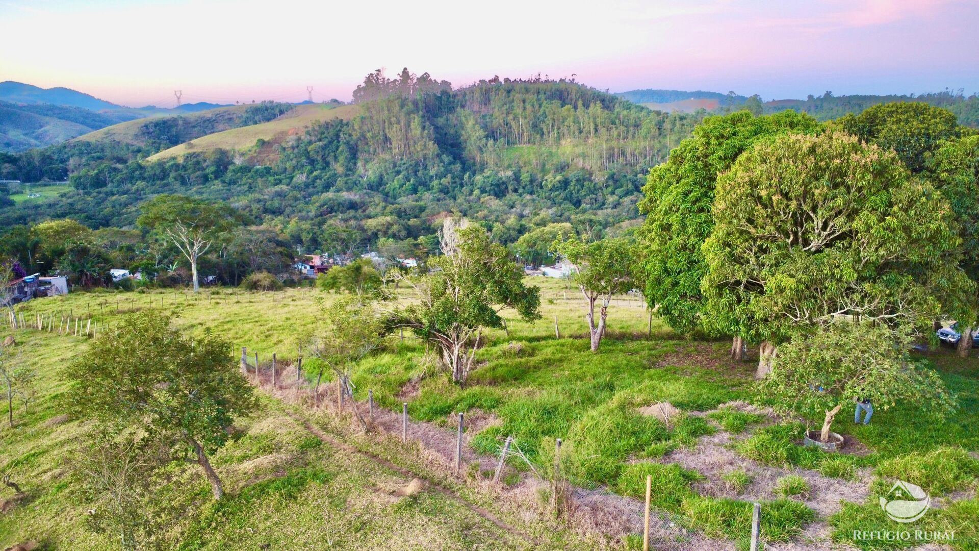 Chácara à venda com 3 quartos, 1300m² - Foto 13