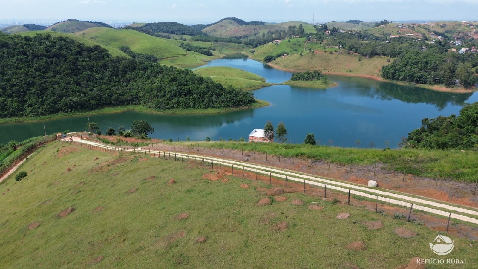 Sítio à venda com 1 quarto, 83000m² - Foto 1
