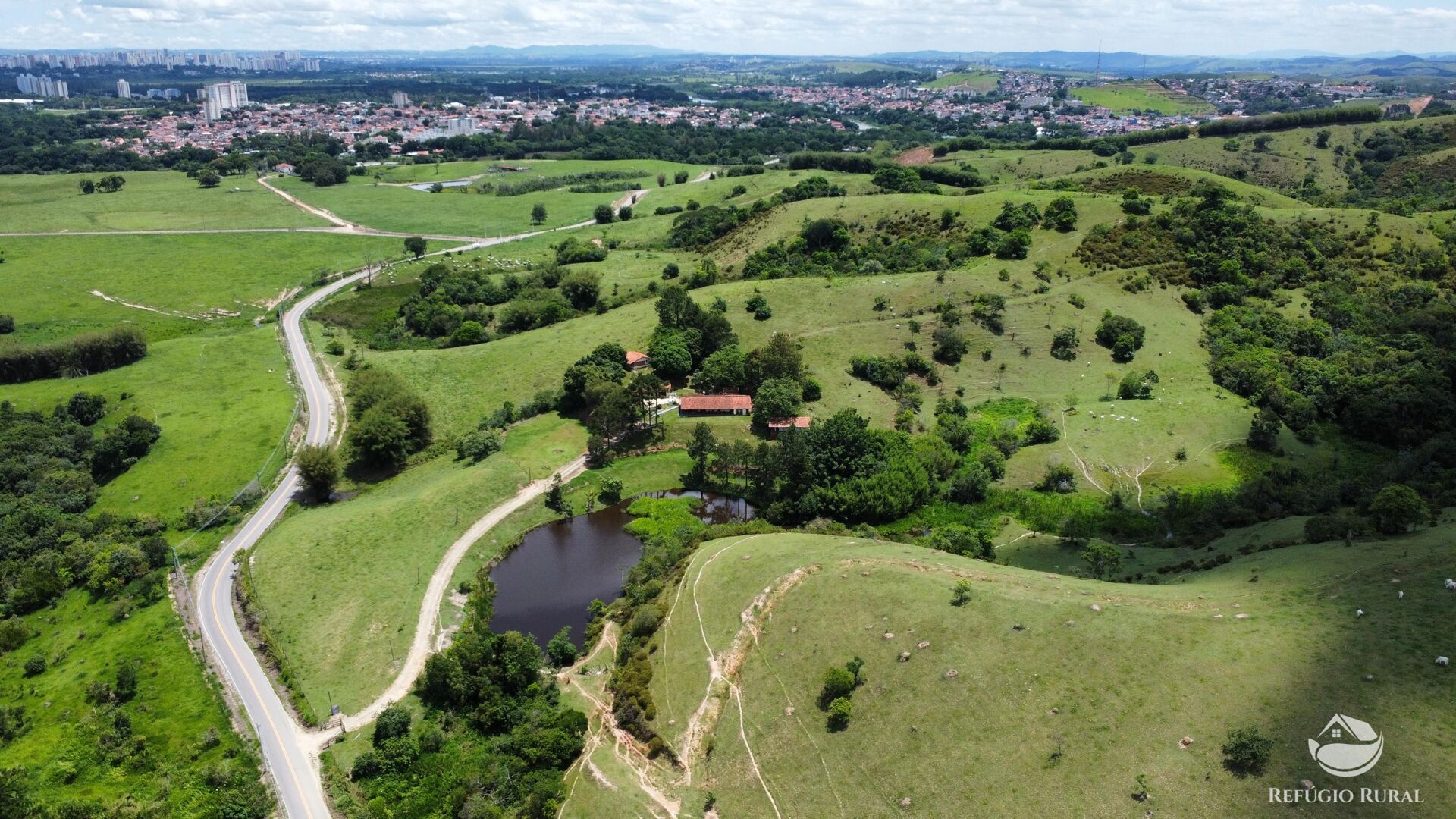 Fazenda à venda com 3 quartos, 484000m² - Foto 1