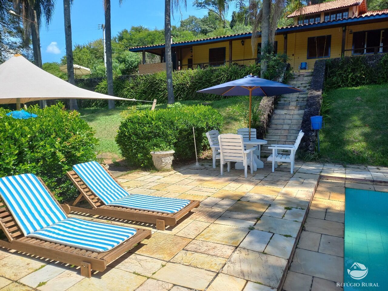 Hotel à venda com 14 quartos, 96800m² - Foto 1