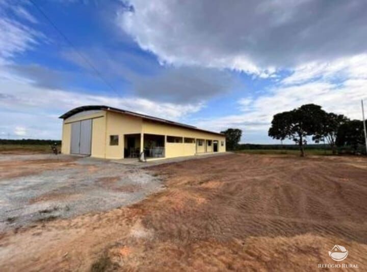 Fazenda à venda com 3 quartos, 33880000m² - Foto 1