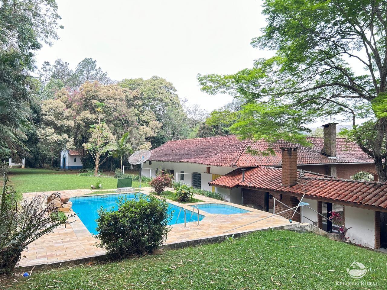 Fazenda à venda com 8 quartos, 438000m² - Foto 1